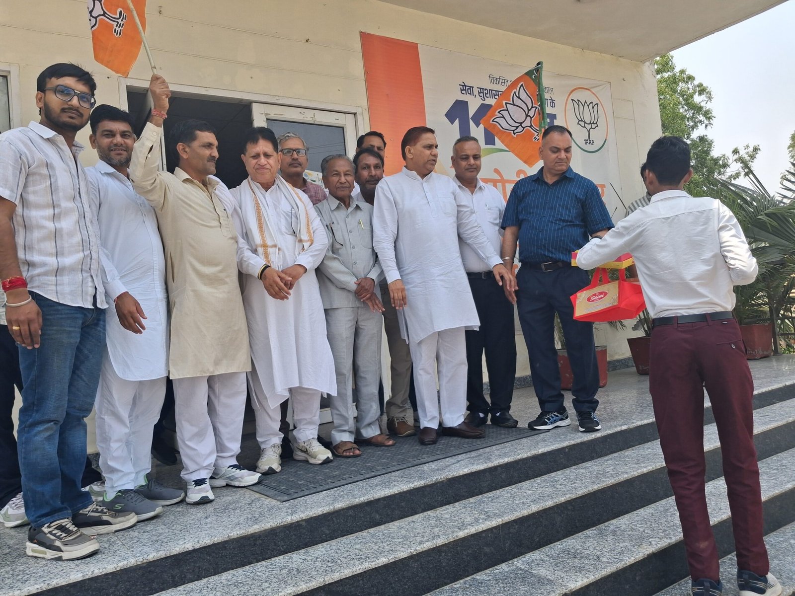 पश्चिम बंगाल, असम व पुडुचेरी में भाजपा की प्रचंड जीत पर जिला कार्यालय